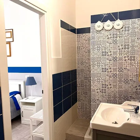 Vico Longo 25 - Ensuit Flat In The Heart Of * נאפולי