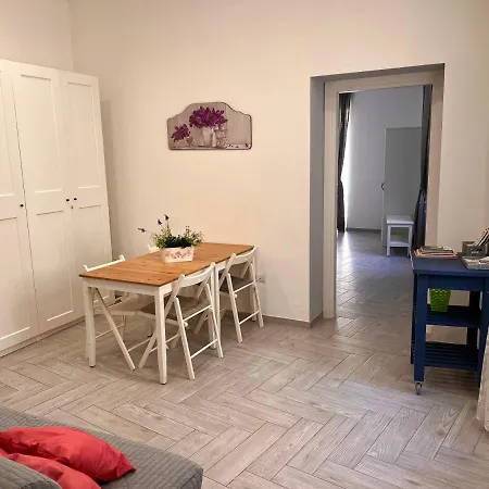Vico Longo 25 - Ensuit Flat In The Heart Of * נאפולי